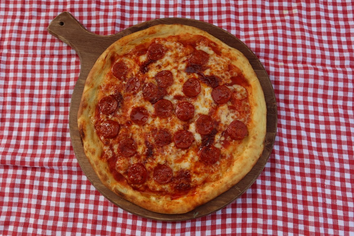 Happy Pepperoni Day! Today, we're putting the spotlight on #Pepperoni, the shining topping star! 🍕Our artisanal pizza bases are handcrafted in #Italy, just waiting to become works of art with your choice of #toppings. And of course, Pepperoni is always a fan #favourite!