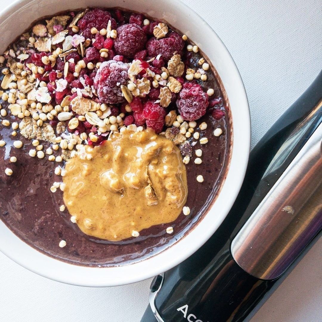 acekool's tweet photo. BLACK FOREST GATEAU SMOOTHIE🍒

Blended using @acekool_official Hand Blender BH1! Sweet and perfect for a fuelling breakfast 🥄

Smoothie:
1 banana
1/2 cup frozen cherries
2 scoops shake
1tsp chia seeds
1/3 cup almond milk
#acekoolhome #smoothie https://t.co/e6AwKV5rQt