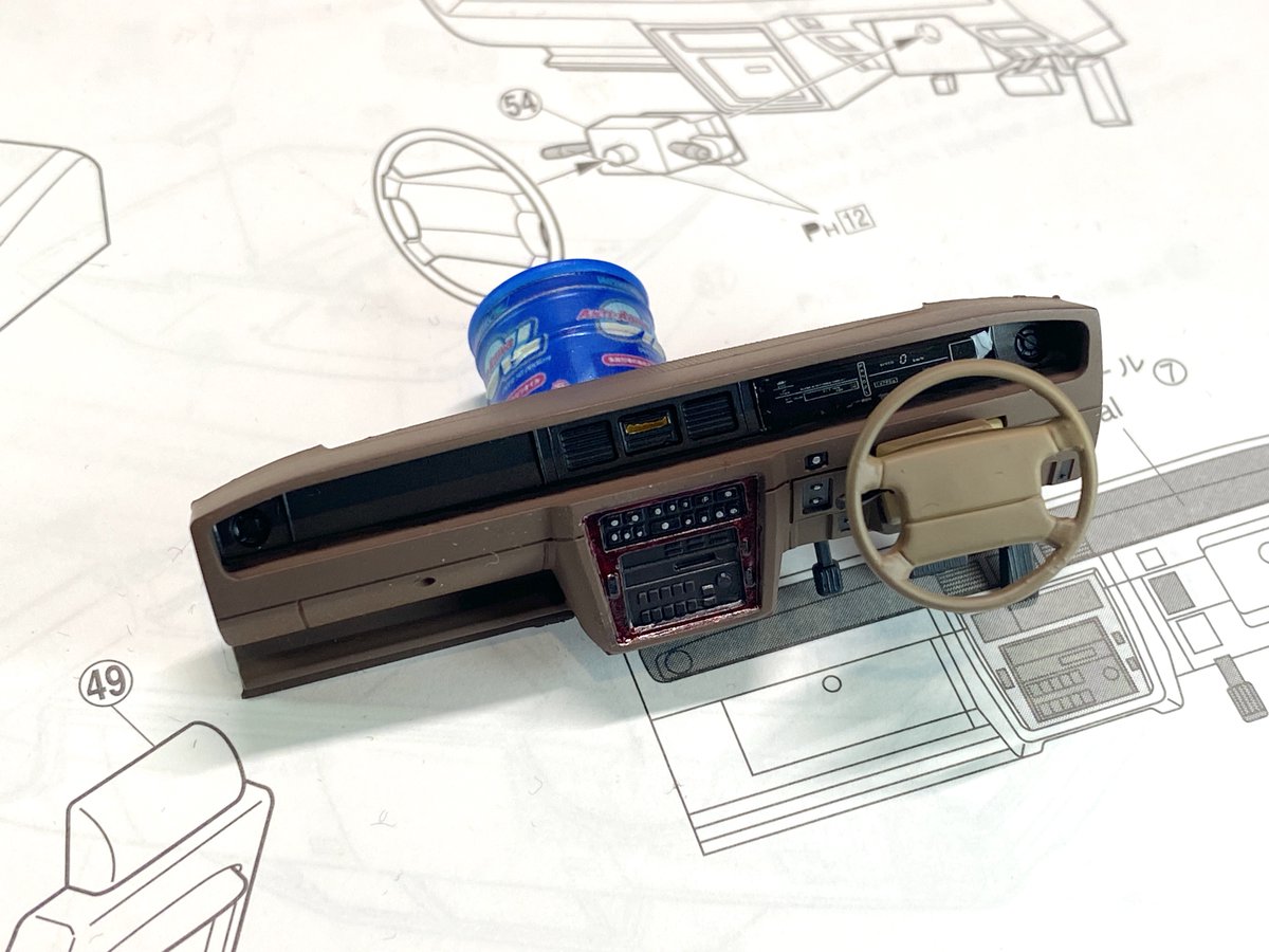 puramonozikan's tweet photo. 皇車の運転席です🫡
深みのある木目調を目指しクリアレッドで木目を作ってみたが大正解🍻
#TOYOTA
#CENTURY
#VG45
#アオシマ
#アオシマアンバサダー https://t.co/hYClulnvcN