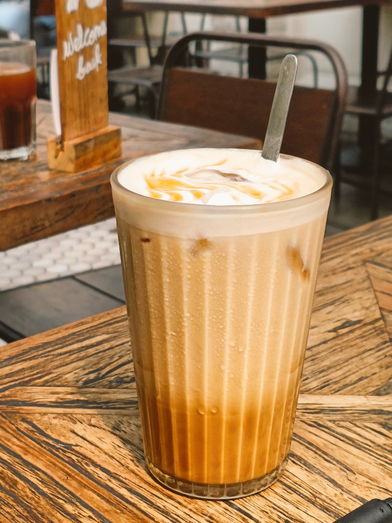 of_participant's tweet photo. Me and my colleague's current working situation : WFC from across the office
Do you have a cafe you can work from, across your office too, YeaJi? 🤗 yuk kerja yuk ... hehehehuhuhu
#ADayInTheLifeOfAYeye #NeedIdeas #NeedInspiration #NeedYouYeaJi 🤭 https://t.co/fP9mDs7l9k