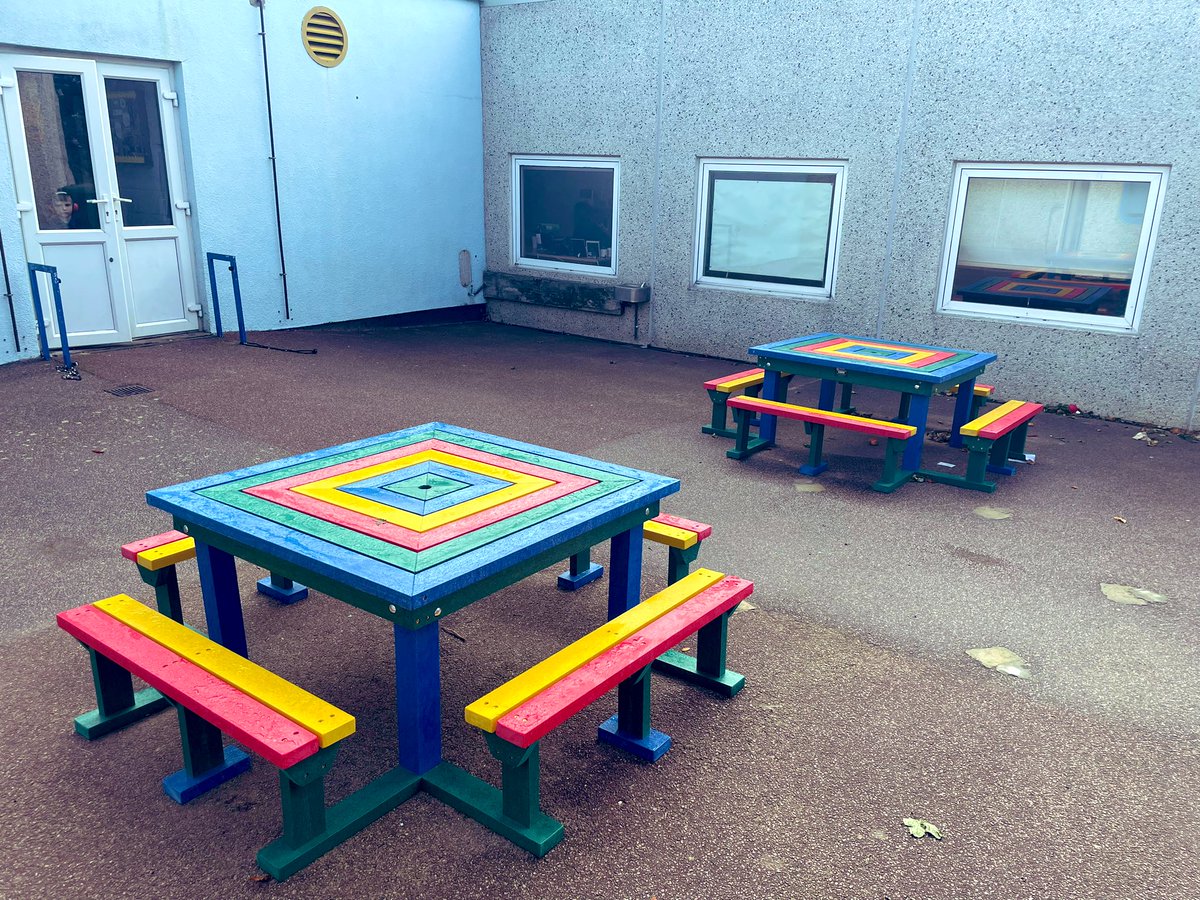 spr_meadow_pri's tweet photo. It may be raining, but our playground is looking brighter thanks to the addition of the new seating areas. 🌈 https://t.co/inxbkl7nL0