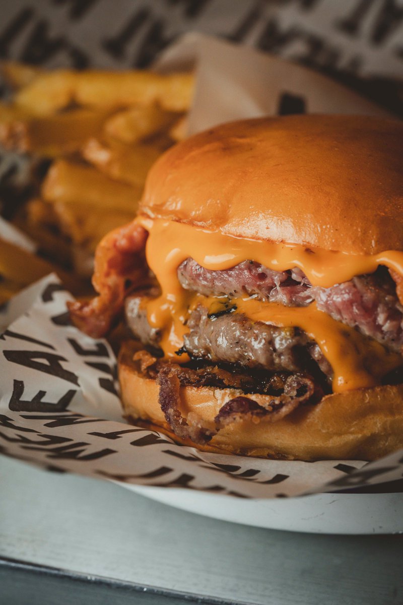conelmorrofino's tweet photo. Esto te va a molar, hoy recomendamos 15 sitios "fast good" que calmarán tus ansias de comida rápida, pero te sentarán de lujo, en #Madrid. Tomando nota! #restaurantes #fastfood #fastgood #conelmorrofino https://t.co/VJQFl6MPLH https://t.co/hcugpFaElc