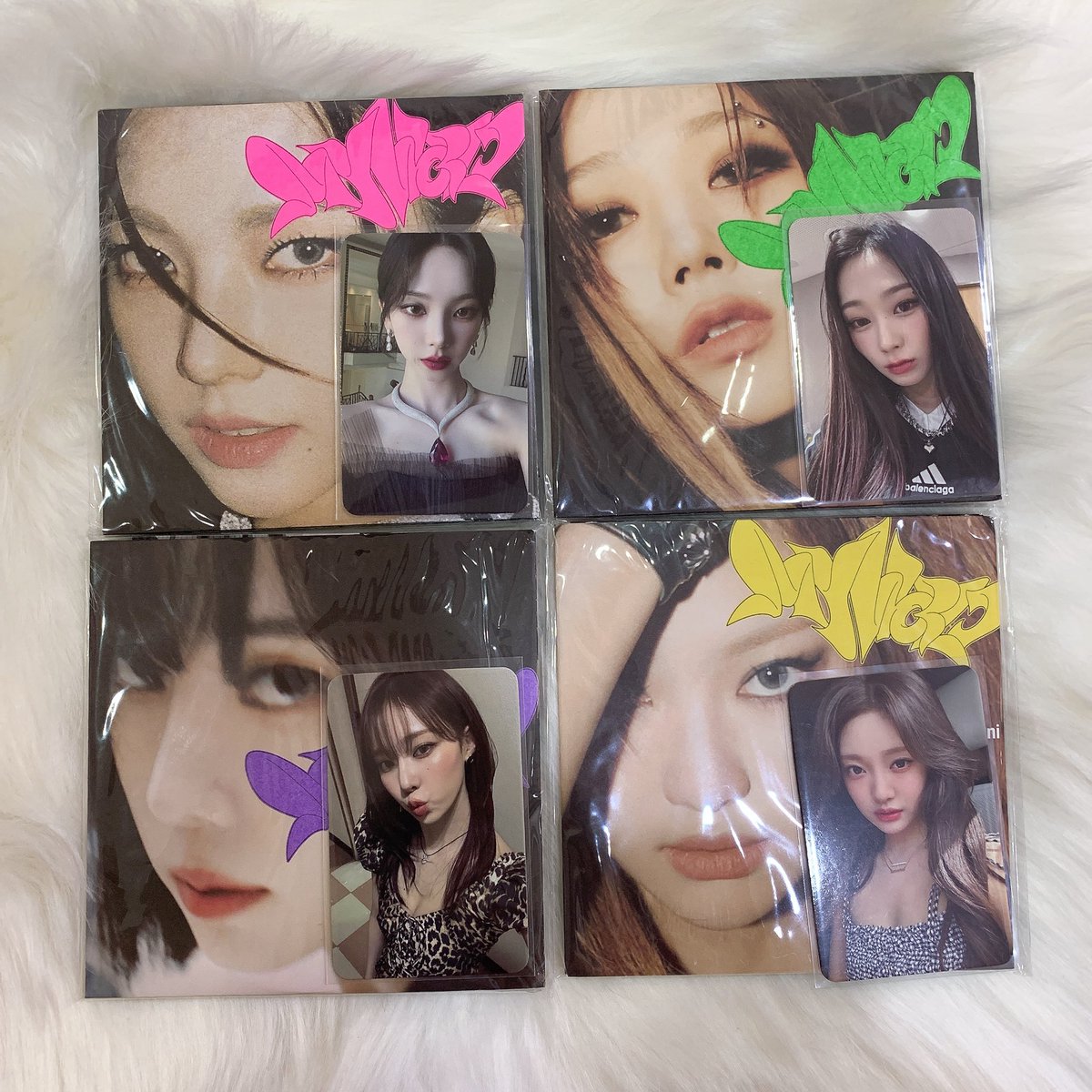 [ WTS | ONHAND ] aespa kpopmerch fansign video call shopee pob 🖤

♡ RM 335 included postage for all
♡ Sealed album + POB

If interested pls dm me 🩵
#pasaraespa
📌karina giselle winter ningning