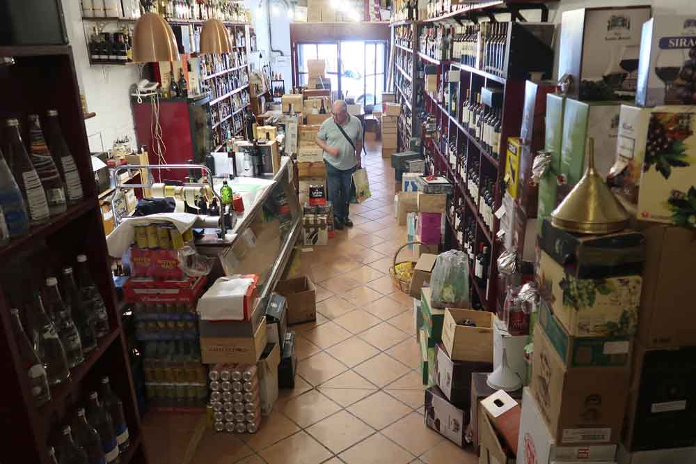 La Vinya obre nou local Sant carrer Sant Pere de #Gavà
El  celler ha deixat l'edifici històric de la plaça de la Pagesia i des del  8 de setembre estan oberts on hi havia el restaurant Les Brases elbruguersdigital.cat/la-vinya-obre-…