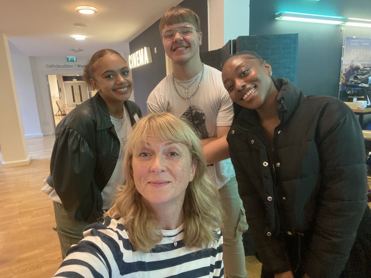 rachelburden's tweet image. Absolutely loved spending time with our guests this morning for #Teen23 including Temi, Talor and Rihanna from  #BMET. 

They were so insightful on a huge range of subjects including social media, vaping, inflation, education…

You can listen again @BBCSounds @bbc5live