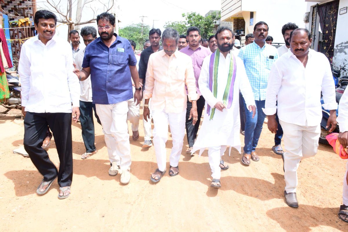 20వ వార్డులో అరుంధతి నగర్, బద్రీనాథ్ కాలనీల్లో రూ.70 లక్షలతో మెటల్ రోడ్ల నిర్మాణానికి, రూ.40 లక్షలతో ధనలక్ష్మి నగర్ పార్కులో పనుల అభివృద్ధి నిర్మాణానికి ఎమ్మెల్యే కాటసాని రాంభూపాల్ రెడ్డి గారితో కలిసి శంకుస్థాపన.