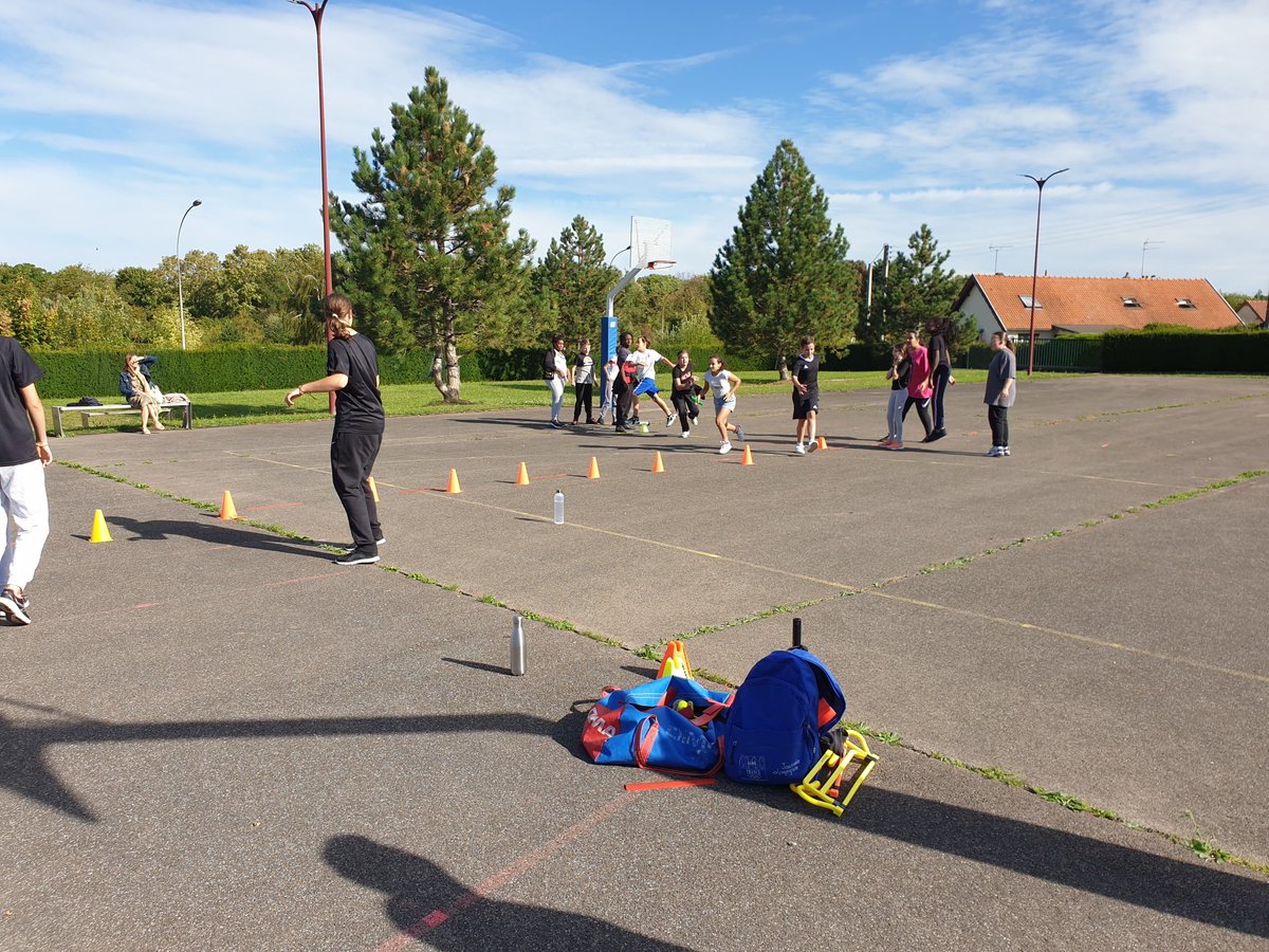 Journée Nationale du Sport Scolaire dans les 54 établissements du département de l'Aube. 
#JNSS2023 
<a href="/d/">d</a>