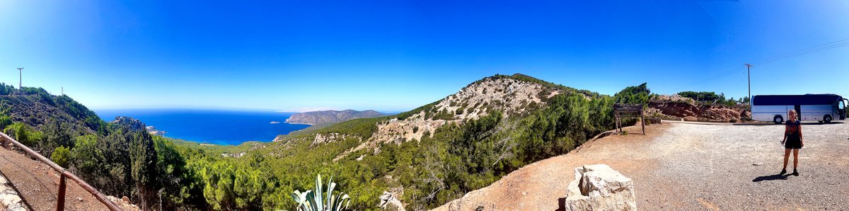 Dragoneers20's tweet image. Die Bucht von #Monolithos. Darüber thront eine der am besten erhaltenen Schutzburgen 🏰der #Johanniter. Sehr schöner Aussichtspunkt hier auf #Rhodos. #Urlaub #Griechenland