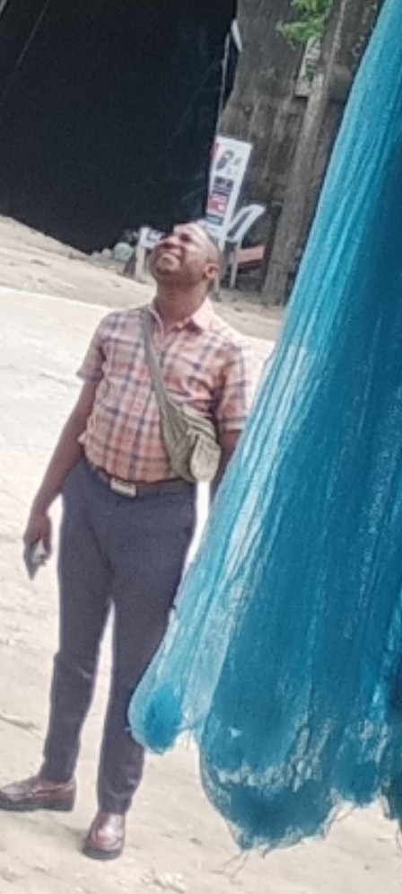 tesbarmix's tweet photo. @ThePracticalDev 
@EKEDP 
@IkejaElectric 
This bastard came and disconnect the community light for no reason, claiming to be nonsense I don't even know about ,  this is happening at dumoye Street oke ira nla ajah Lagos https://t.co/lANfvAlO4u