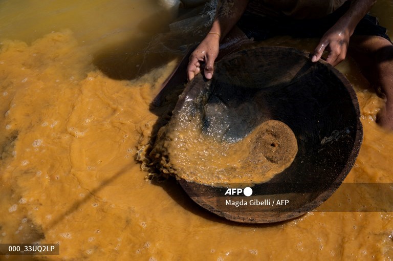 AFPphoto's tweet photo. #Venezuela - Gold and mercury, not books, for Venezuela's child miners. #AFP
📸Magda Gibelli https://t.co/eV6hulr2W5