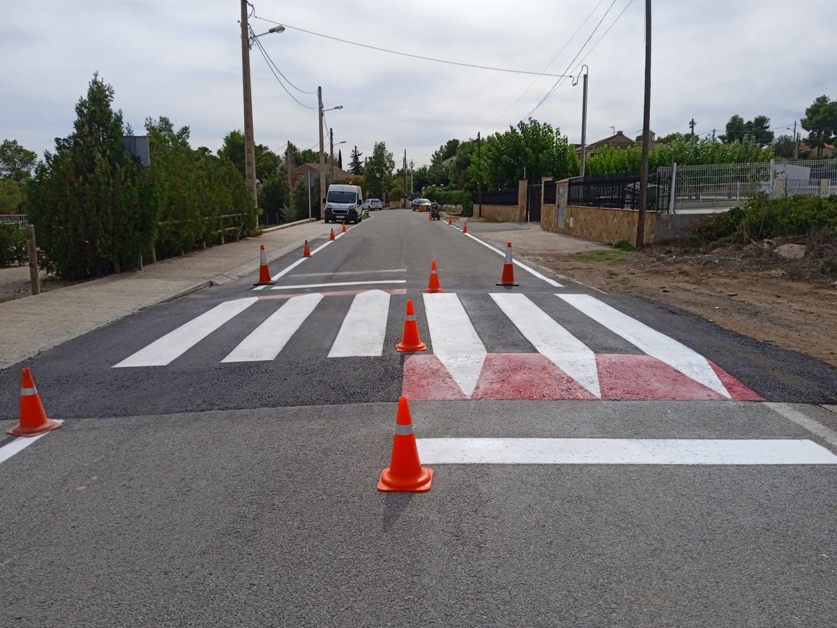 Dipta_cat's tweet image. #CarreteresDipta 🚶🚘 Per a millorar la seguretat a la carretera TV-2401 pel seu pas pel Mirador del Penedès, al #Montmell, hem habilitat reductors de velocitat que ajudaran a pacificar el trànsit
#DiptaSuma #MésSeguretat #BaixPenedès