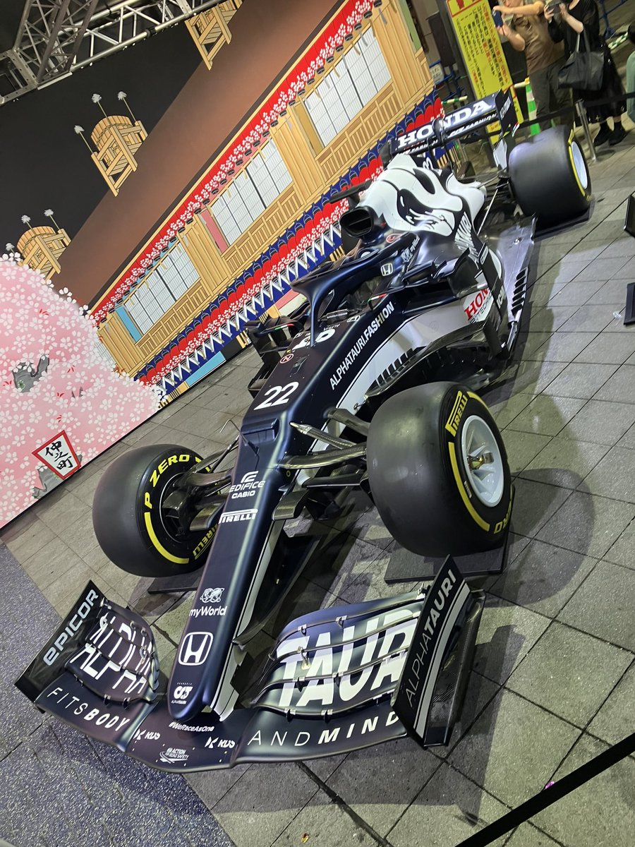 jifu_cycles's tweet photo. あらためてF1 Tokyo festivalに来た。すでにメインイベントは終わっていたので、F1ファンというより歌舞伎町に遊びに来てた若い子が面白半分で見に来てた印象。でも、そういう機会って大切だよね。
#F1log https://t.co/nNVYPXGY8N