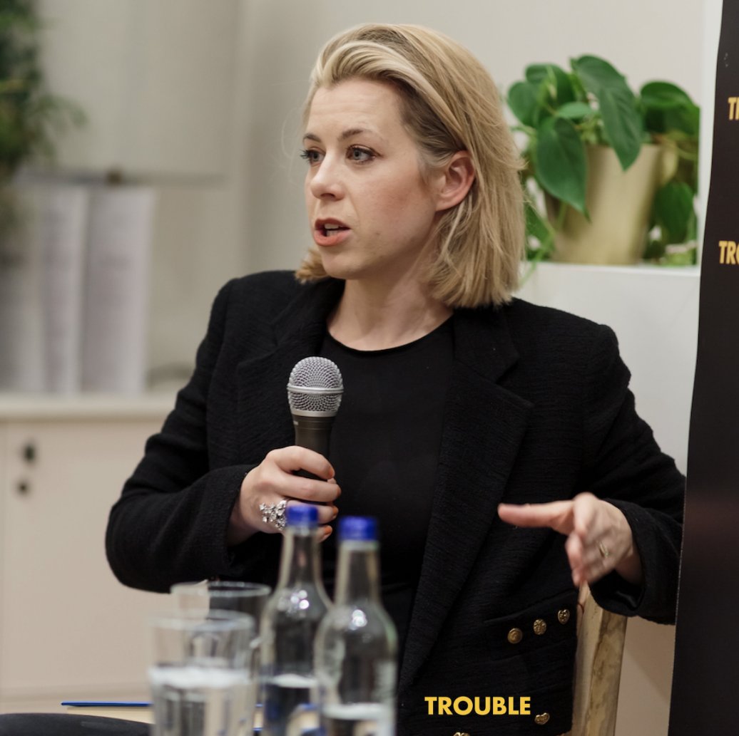 TheTroubleClub's tweet photo. Last Thursday we had an incredibly emotional and reflective look at the crumbling of the NHS with Dr Julia Patterson. Time is so precious, and we must act now.

Critical is available for purchase at all major book retailers. 

@JujuliaGrace 
Images by @alice_lub 
@thehearth_me https://t.co/kKT6TAS9da