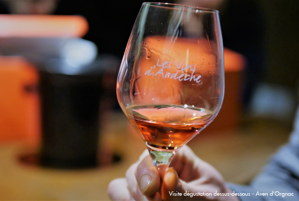 🍷 Depuis 2018, les Vignerons Ardéchois conservent dans un tunnel artificiel de la #grotte de l’Aven d’Orgnac 15 000 bouteilles. Le 23/09 : #degustation pour comparer des #vins conservés sous terre &amp; sur terre  pour comprendre l’influence du lieu de garde👉bit.ly/45YccHq