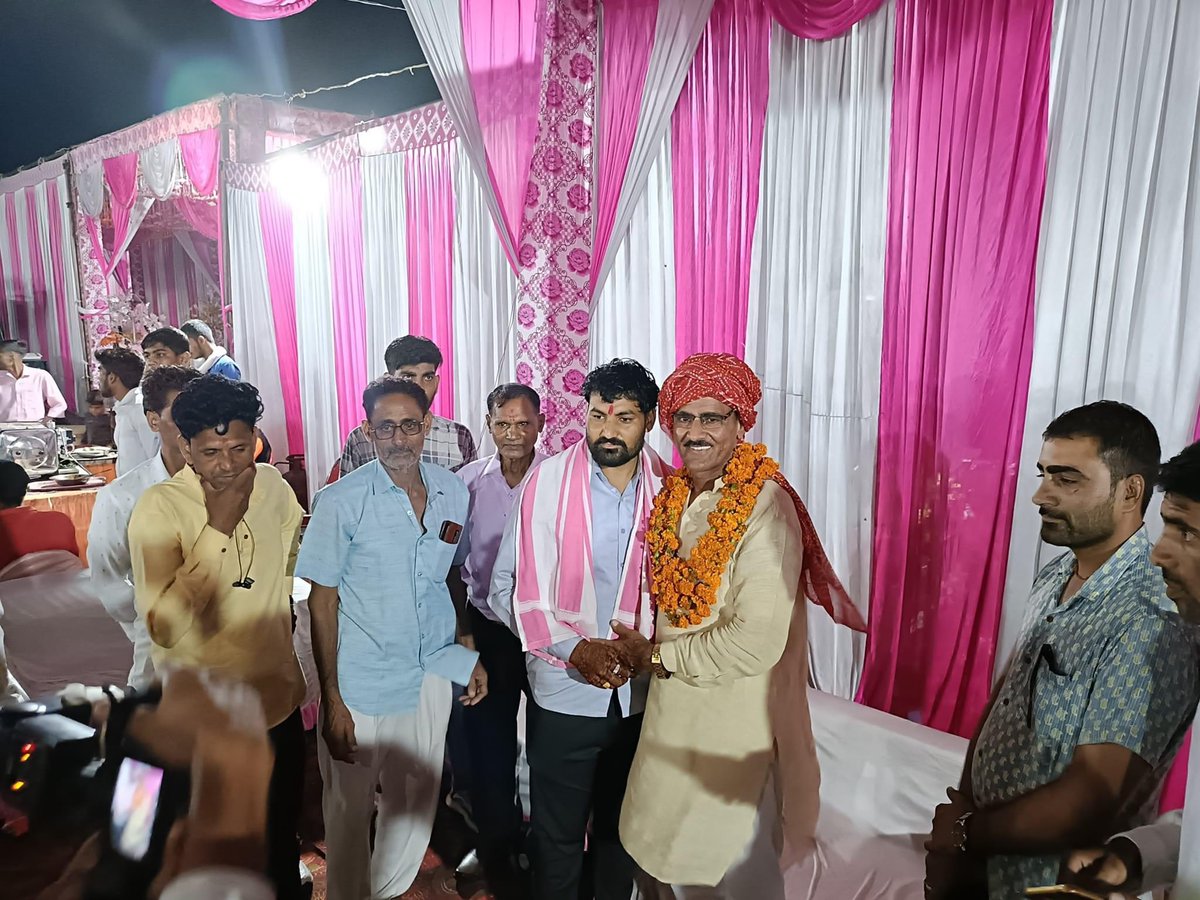 drsjnkt's tweet photo. कल गोविंदपुरा प्रभातसिंह की ढाणी में मदन जी वर्मा के बेटे की शादि में शिरकत की।
जो मान सम्मान दिया उसके लिए तहदिल से आभारी रहूंगा।
#ranjeetsinghjakhar #NeemKaThana https://t.co/vDSgDR9btr