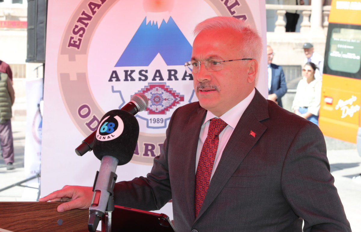 aksarayvaliligi's tweet photo. Valimiz Sn.@malikumbuzoglu,
Ahilik Haftası Kutlama Programına, İl Protokolü, Esnaf ve Sanatkar Odaları temsilcileri ve hemşehrimizle katıldı.

Yılın Ahisi, Kalfası ve Çırağı seçilen esnaflara ‘Şed Kuşanma Merasimi’ düzenlendi. https://t.co/RHqnM0SbOe