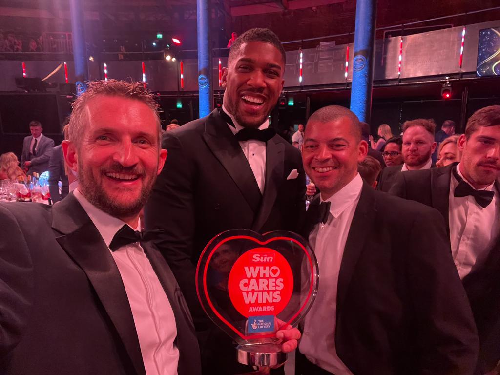 LDNairamb's tweet photo. Last night, London’s Air Ambulance’s Dr Benjamin Marriage and Paramedics Chris Doyle and Kevin Cuddon won The Sun’s Who Cares Wins ‘999 hero’ award. 

@BenjMarriage https://t.co/PSLngCkOit