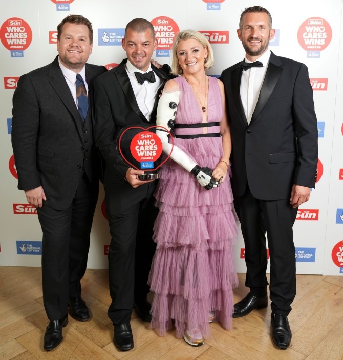 LDNairamb's tweet photo. Last night, London’s Air Ambulance’s Dr Benjamin Marriage and Paramedics Chris Doyle and Kevin Cuddon won The Sun’s Who Cares Wins ‘999 hero’ award. 

@BenjMarriage https://t.co/PSLngCkOit
