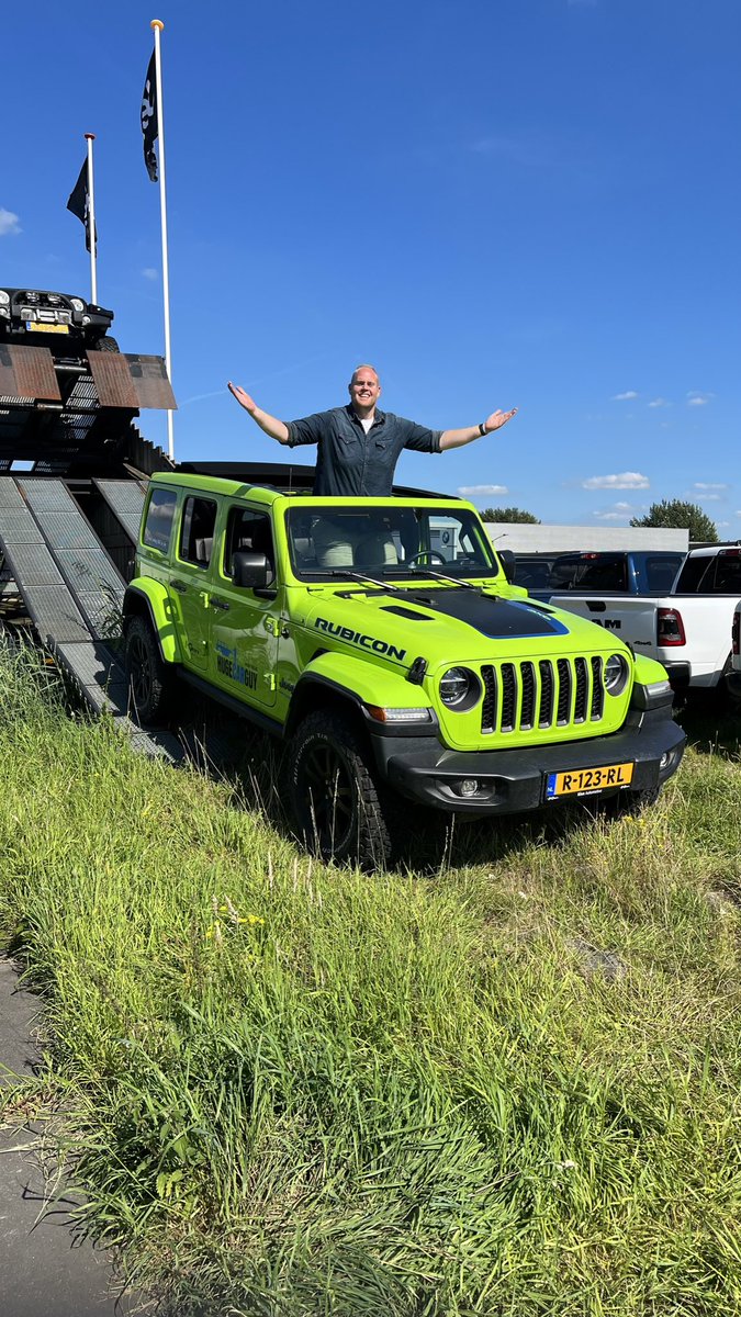 RolandTameling's tweet photo. @BNRpetrolheads Ik draag mijn steentje bij, makkers. 😎 #LekkerSubtiel @Jeep #HUGEcarguy #GeckoGreen #JeepWranglerRubicon @GoedsignReclame https://t.co/fDTCtSEHrL