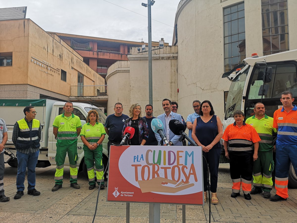Tortosa's tweet photo. SERVEIS | L'Ajuntament de Tortosa inicia un pla de manteniment i millora de la via pública

✅El Pla Cuidem inclou un total de 180 actuacions als barris que implicaran més neteja, més il·luminació, més ombres i una millora de l'accessibilitat https://t.co/s6noQFBlEi