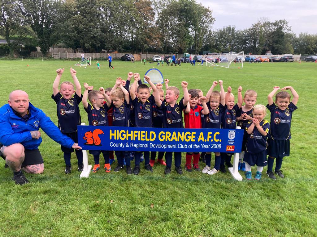 DaisymillT's tweet photo. A big thumbs up from Highfield Grange under 5's football team in their brand new kits sponsored by us here at Daisymill Technologies , Keep up the hard work boys we are super proud to be your sponsors for the 23/24 season! #sponsors #sponsorship #football #sport #helpingout https://t.co/SKGe2Al9gF