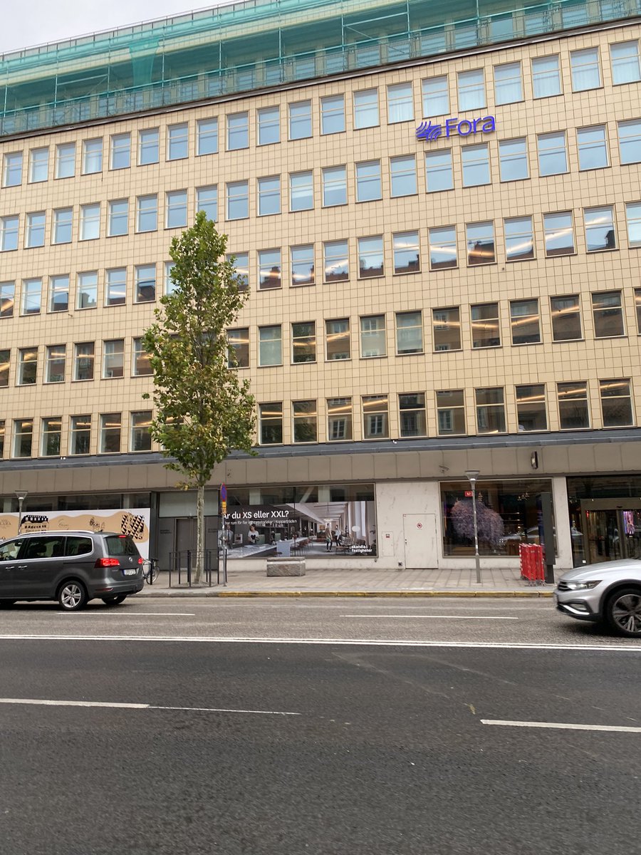 Om Sveavägen i Stockholm är en indikator på det ekonomiska läget i landet ser det mörkt ut. Åtminstone för fastighetsbranschen.