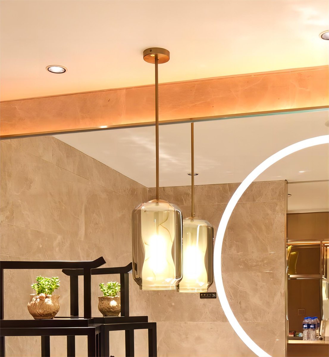 zeamaylighting's tweet photo. The pendant lamp has an elegant all-brass design with two different glass shapes. It features frosted and cracked glass on the interior and amber glass on the exterior. With an IP44 rating, it is suitable for wet areas like toilets and bathrooms. #Zeamaylighting #customized https://t.co/zuXkZ1tPHI