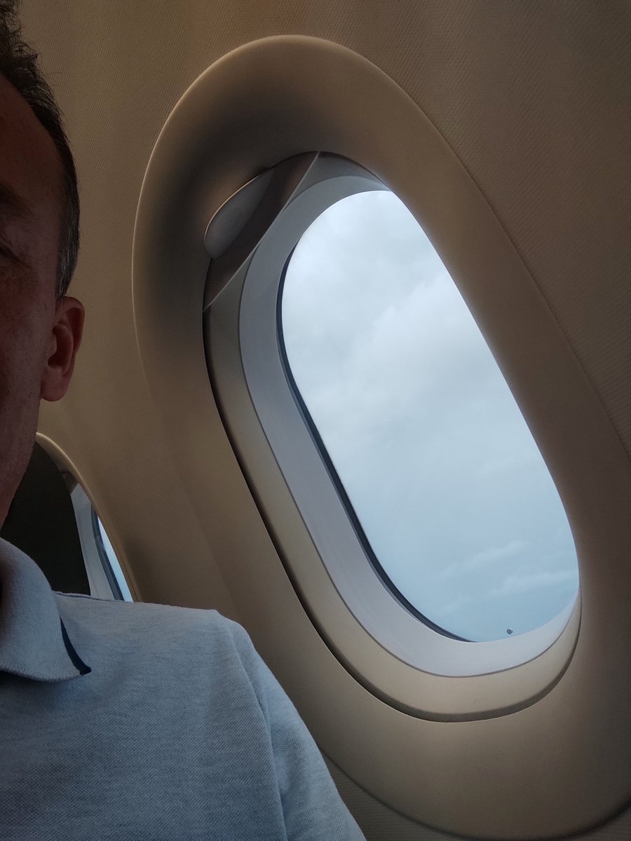 Elhamdülillah, bize de nasip oldu. Şu görüntüye ulaşmak için 2.5 yıl neler yaşandı

Rodos'tan deport, TR'de farklı cezaevleri, Meriç, tutuklanma, Selanik, Atina, Madrid, tekrar tutuklanma, Barselona... 

Darısı isteyen herkesin başına inşallah. Rabbim yollarımızı açık eylesin