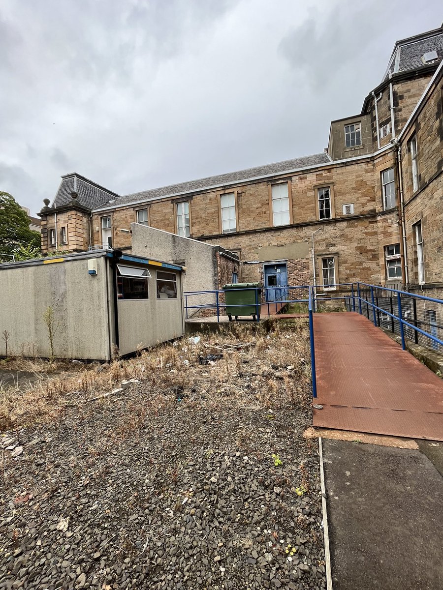 WHAction's tweet photo. @edinhelp who is responsible for our hospitals being so horrendous? 

This is where cancer patients &amp; families witnessing end of life care have to spend days.. hours,,, months.. maybe years?? @NHSScotland what possible excuse can we use for this horrible &amp; horrendous situation? https://t.co/mxExw4Qd3U