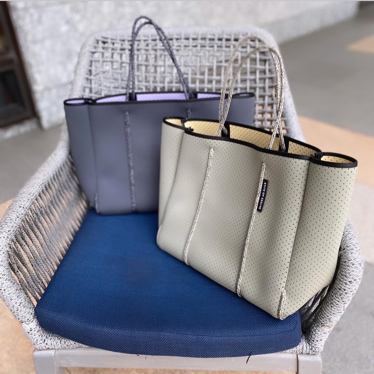 BARNEYS_JAPAN's tweet photo. 神戸店より: ＜ステート オブ エスケープ＞
バーニーズ　ニューヨーク創業100周年を記念して、特別に依頼したエクスクルーシヴのデュアルカラーのご紹介です！

#stateofescape
#ステートオブエスケープ https://t.co/MlKJmdEaNX