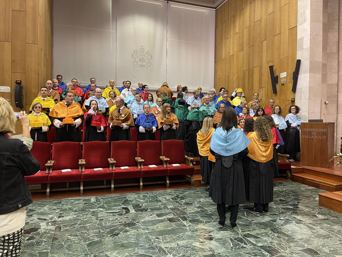 UVa_es's tweet photo. ¡Está todo preparado! 🤩

💻Puedes seguir el acto completo en streaming a través del canal de YouTube de la Universidad de Valladolid 👇

https://t.co/ATgxNUGj7h https://t.co/C6wCu20kEG