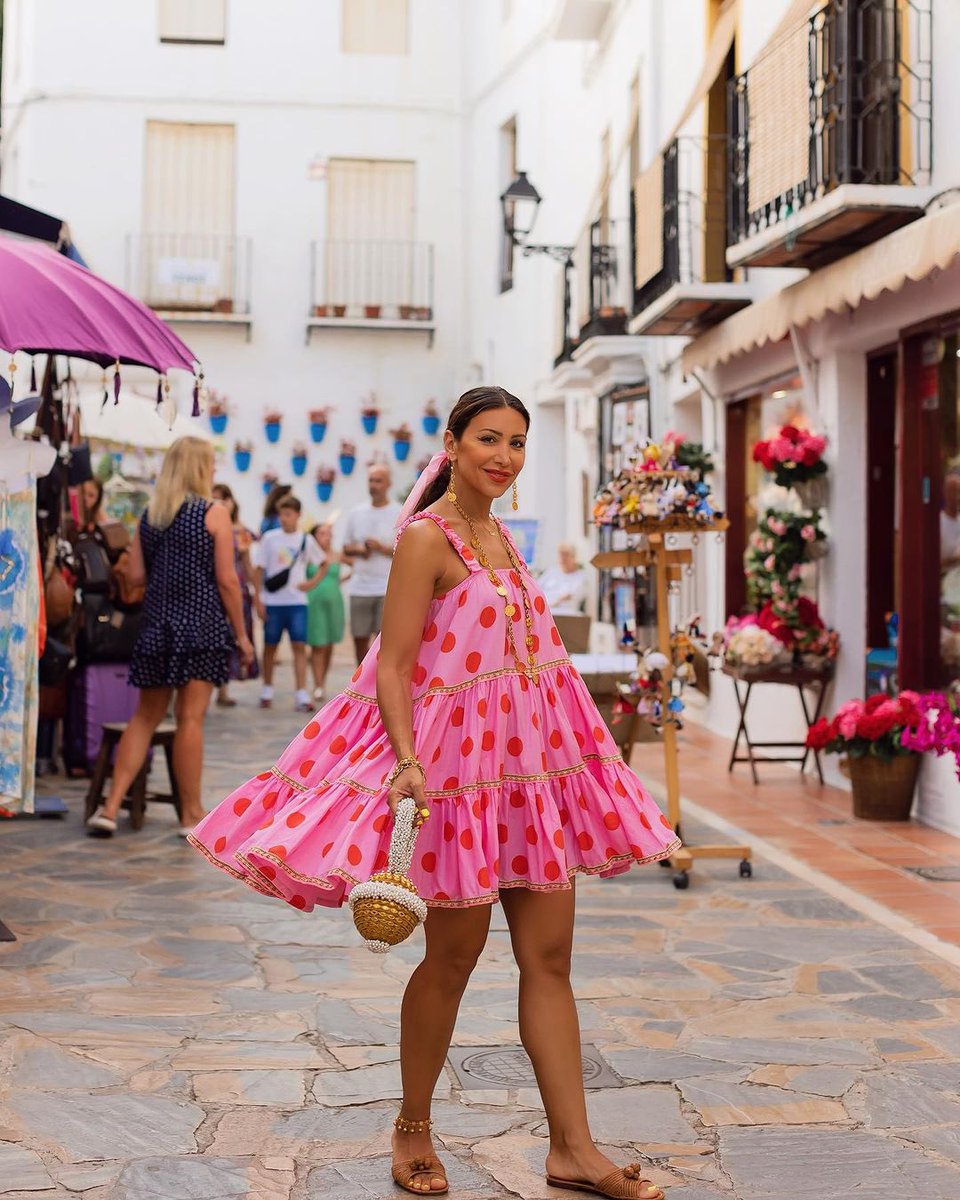 MaeCassidy_'s tweet photo. Pretty in Polka Dotβs ππMaya Williams styles our @MaeCassidy_ #SimiPearl clutch in Marbella #MaeCassidy
https://t.co/1y1sEh1Wdn https://t.co/BOJ38mCyob