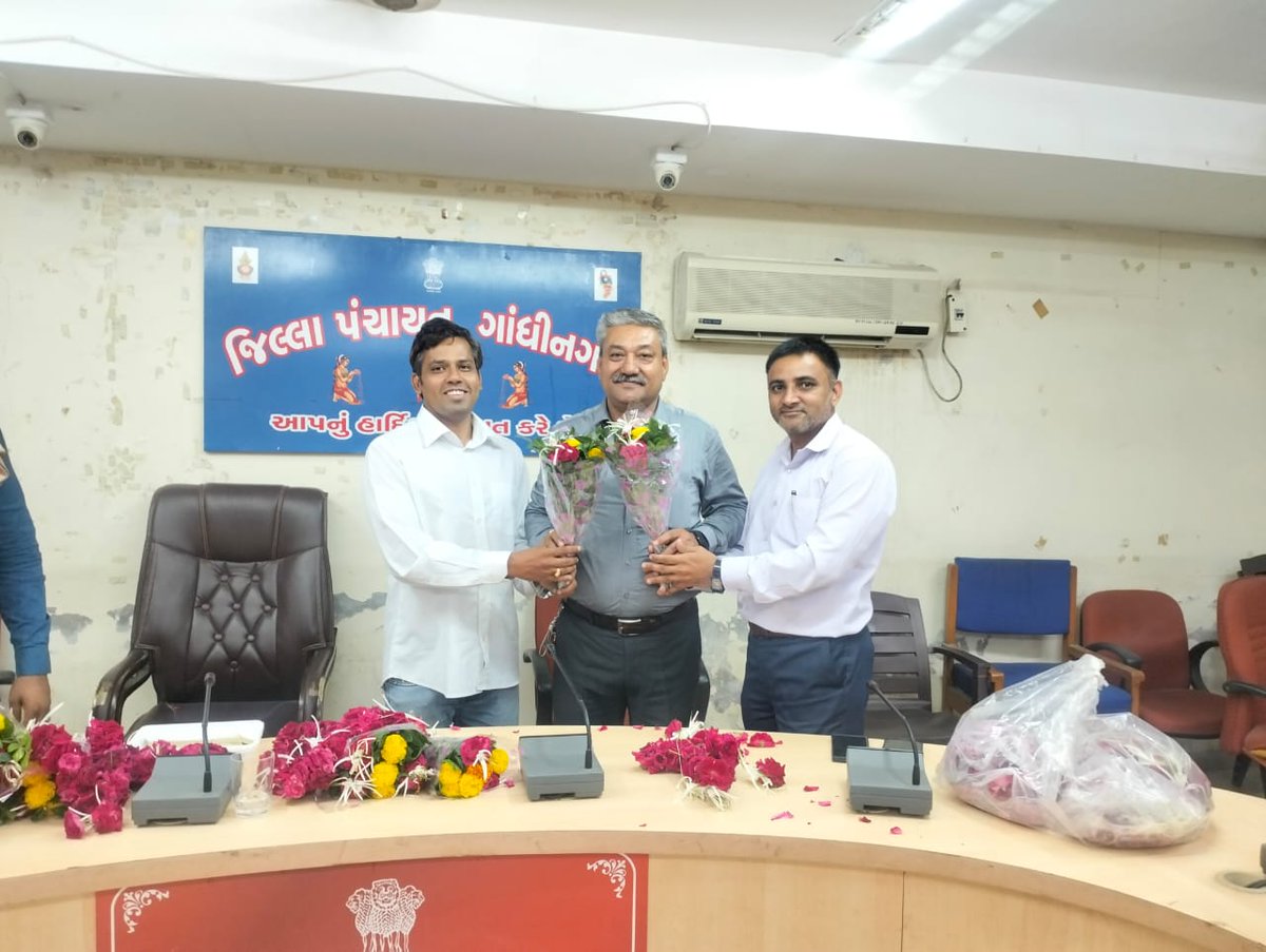 GRTMM1's tweet photo. આજરોજ ગુજરાત રાજ્ય પંચાયત કર્મચારી મહાસંઘની સામાન્ય સભા સંયુકત કર્મચારી સંઘના પ્રમુખશ્રી દિગ્વિજયસિંહ જાડેજા સાહેબના અધ્યક્ષ સ્થાને ગાંધીનગર ખાતે મળી. જેમાં ગુજરાત રાજ્ય પંચાયત કર્મચારી મહાસંઘના બિનહરીફ પ્રમુખ તરીકે માન.પંકજભાઈ મોદી સાહેબની નિમણુક થવા બદલ ખુબ ખુબ શુભેચ્છાઓ.💐💐💐 https://t.co/N0n3UMR7ML
