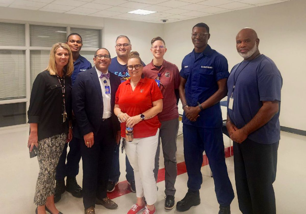 AdriannaPerry4's tweet photo. I work with the BEST team! @SingleyAcademy Proud moment seeing two 2023 grads representing @USCG #IrvingGoesToCollege https://t.co/AnuAkPU7k5