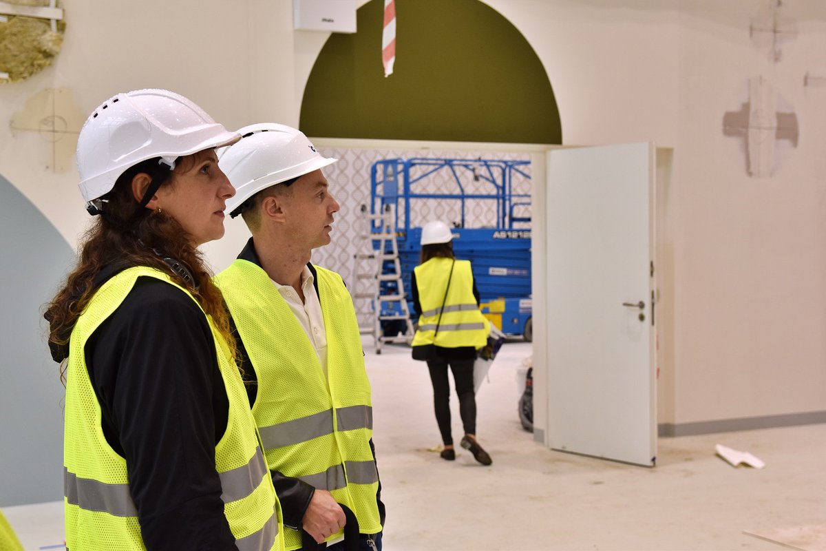 🇪🇺 Przedstawiciele Komisji Europejskiej w <a href="/malopolskaPL/">Małopolska</a> odwiedzili miejsca, które powstały i funkcjonują dzięki wsparciu funduszy unijnych. Na trasie nie mogło zabraknąć naszej budowy.