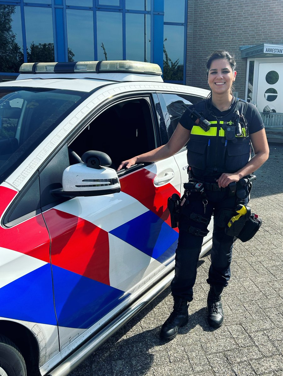 Gabriëla Soto Coñuecar is de nieuwe #wijkagent van gemeente Bladel. Als neventaak is zij lid van de Mobiele Eenheid. Gabriëla werkt vanaf politiebureau Eersel. Je kunt met haar in contact komen via politie.nl/mijn-buurt/wij….