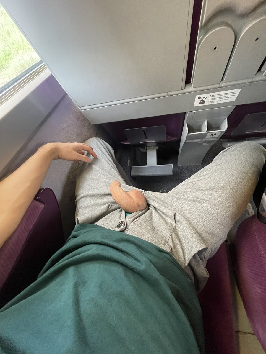 JLSxParis's tweet photo. Train en direction de Lille ! 
Y’a du monde sur place de chaud ? 
@LesPompeurs @maqueuecom @SohoLille #uncut #maqueue https://t.co/RO5R8Fnswb