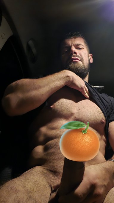 Watch Vlad Castle 82k's leaked NSFW photo on TwXstars