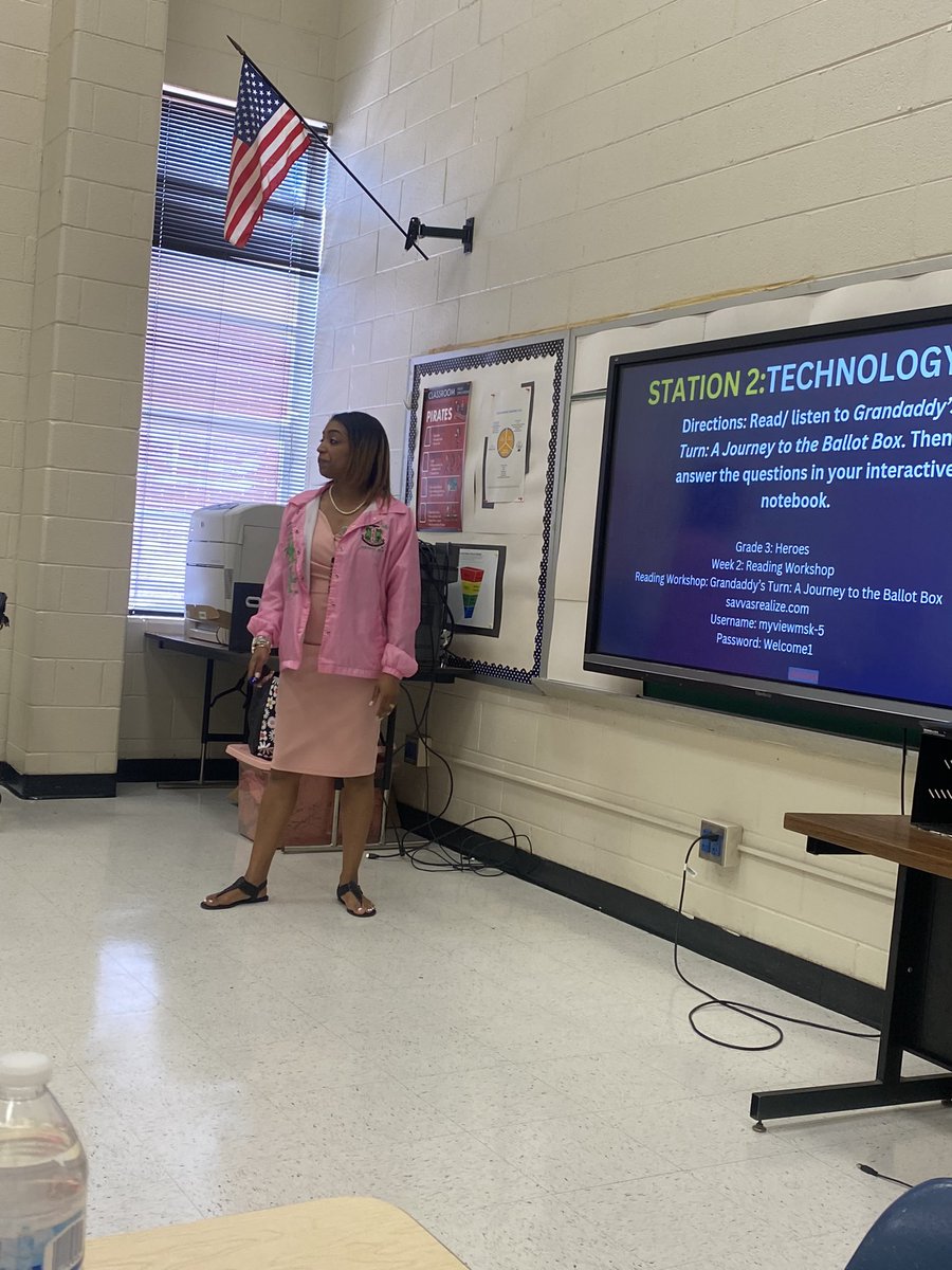stonemountainES's tweet image. Our Literacy Specialist Dr. McCoy and Math Academic Coach Mrs. Roberson, gave great nuggets during Collab Planning on #InteractiveNotebooks. #movingthemountain #disruptingforexcellence #HPRIDE @DrCharCovington @DeKalbSchools