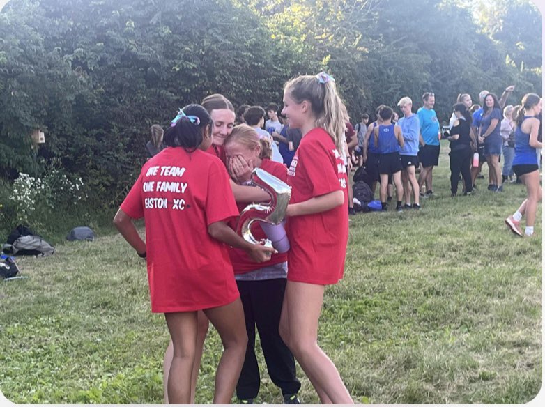 RoverXC's tweet photo. From 2002 until now, every administrator, family member, parent, support staff, athletic trainer, student-athlete, teacher, and Coach has been there for our program! What an awesome community to be a part of! These 500 we built together!!!  OneTeam One Family.”❤️
#grateful😊 https://t.co/Eazh9RAT0N