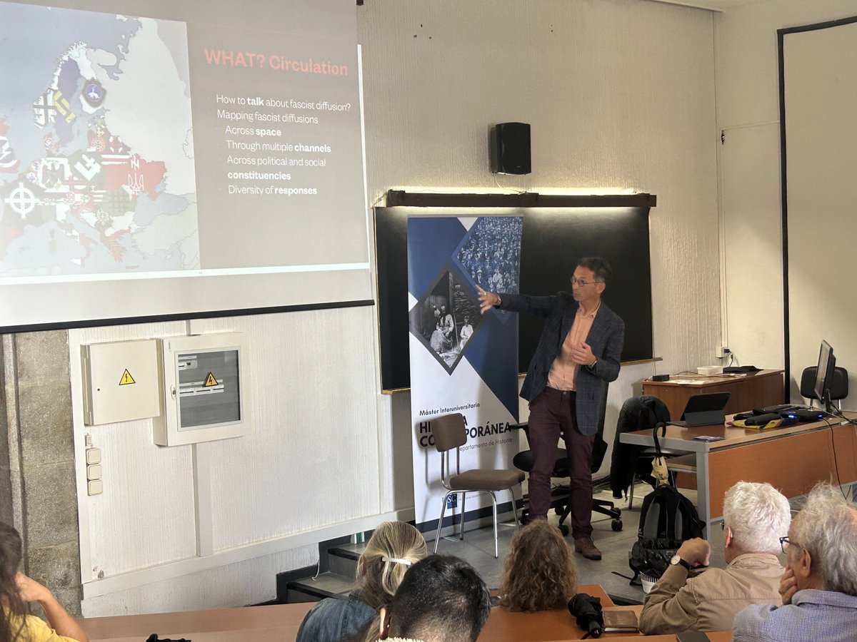 lourenzofp's tweet photo. Inauguracion Master de Historia Contemporànea ⁦@UniversidadeUSC⁩ ⁦@facultadeXH⁩ palestra, a cargo de Aristotle Kallis da Univ de Edimburgo. Fascism as Revolution of Banalities… ⁦@HISTAGRA⁩ ⁦@Hispona1⁩ ⁦@histamerica⁩ https://t.co/LUN1qQCxK6