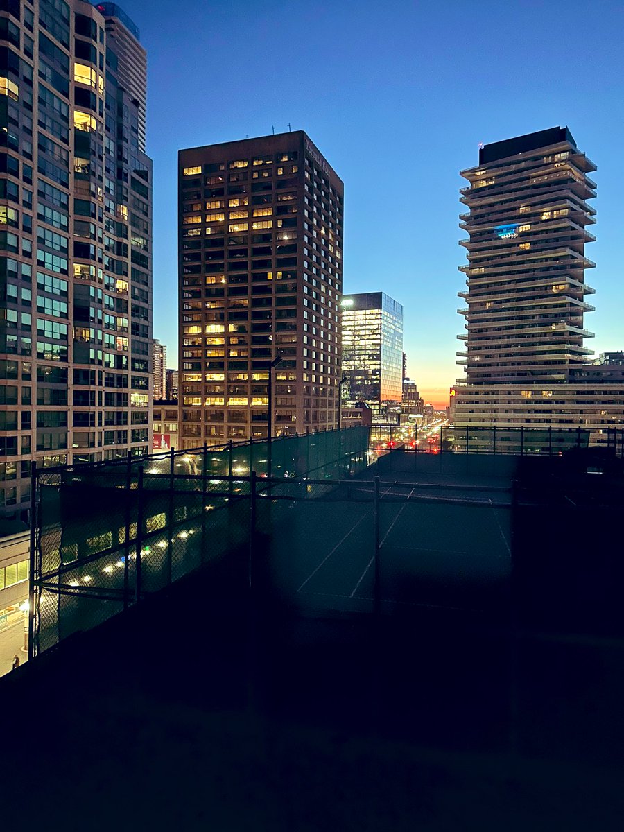 gvollebregt's tweet image. Spent a productive day with our amazing @whatsinsideslc Board of Governors yesterday, today it’s a day of meetings in the @cityoftoronto and then back on @VIA_Rail to get home in time to host the @ChamberYGK breakfast meeting tomorrow morning at SLC! #ProudtobeSLC