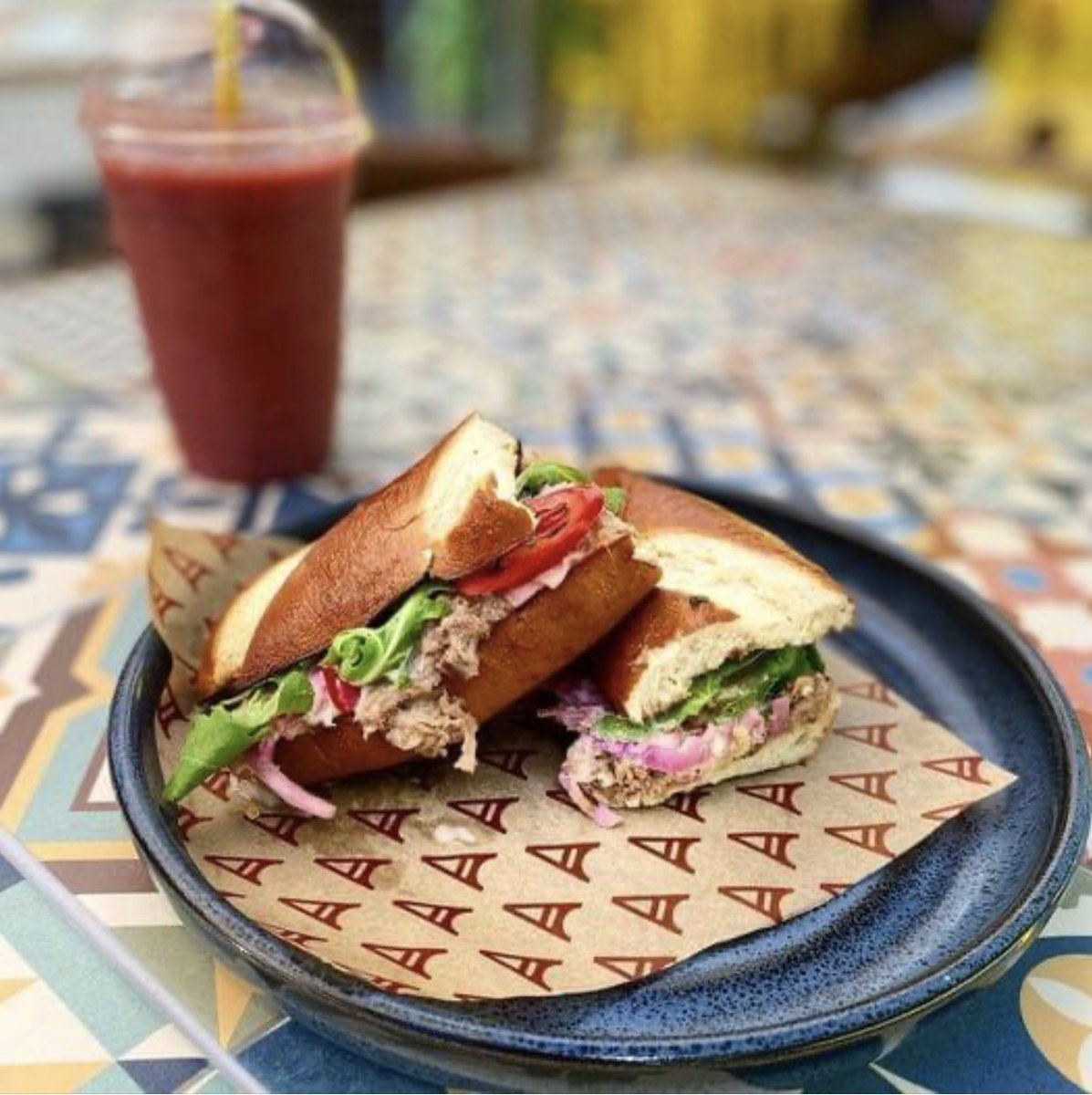 Amelie_Rest's tweet photo. Slow cooked beef brisket, melted cheddar &amp; horseradish mayo  sandwich and a mango, raspberry &amp; blueberry smoothie - that’s lunch sorted 😋

#lunch #bitetoeat #cambridgefood #cambridge #smoothie #goodfood https://t.co/raEEUbDq33