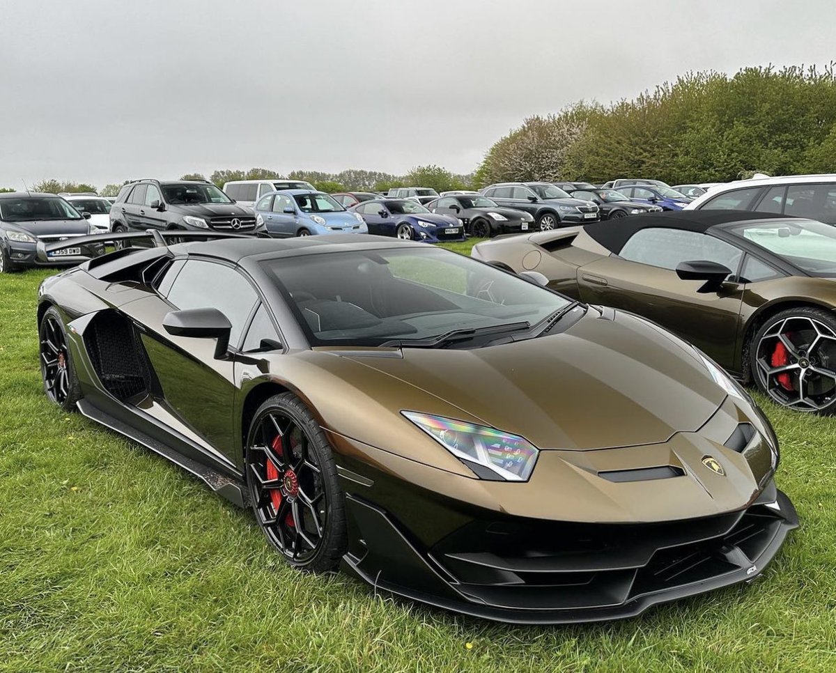 carpxrnpicx's tweet photo. Aventador SVJ https://t.co/WYOPcFSRpe