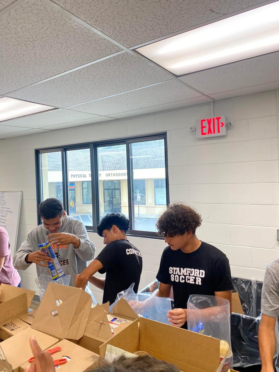 VickieSumma's tweet photo. @Mr_SClay a few of past Scofield students doing great things in its the soccer program at SHS!! https://t.co/brPQMI29dg
