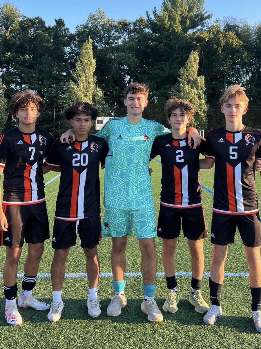 VickieSumma's tweet photo. @Mr_SClay a few of past Scofield students doing great things in its the soccer program at SHS!! https://t.co/brPQMI29dg