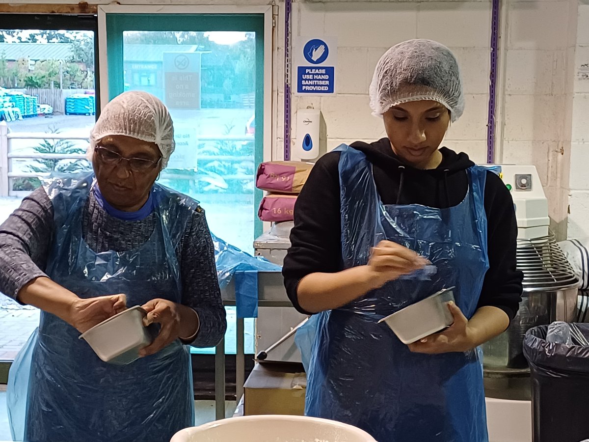BrocklebysPies's tweet photo. Did we remember to mention that each of of Bread Making Experience visitors go home with a bread tin so you can hit the ground running making bread by hand to enjoy at home?!๐
#breadmakingexperience #makebreadathome #bakealoaf #breadmaking #experiencedays #somethingtodo https://t.co/ItQ1s3aJg3