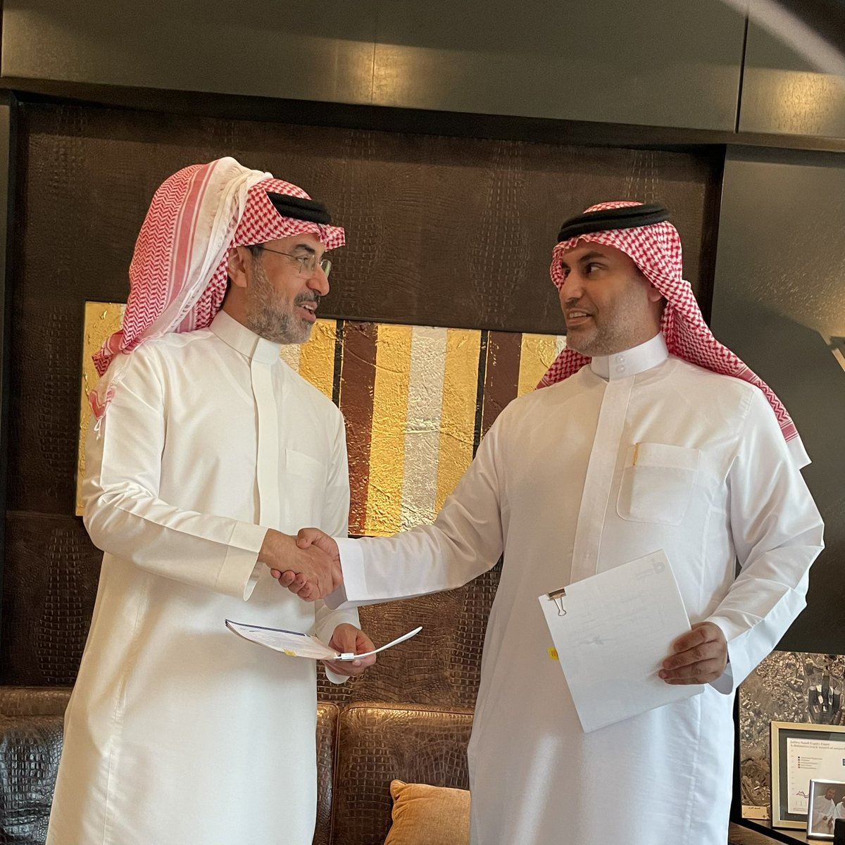 AidMedicalSA's tweet photo. شركة #أيد_الطبية توقع شراكة استراتيجية مع الدكتور أسامة الشايع استشاري ج��احة العظام واستبدال المفاصل، و الدكتور ثامر الريس استشاري جراحة العظام و الإصابات الرياضية. https://t.co/TeWbrSnhwF
