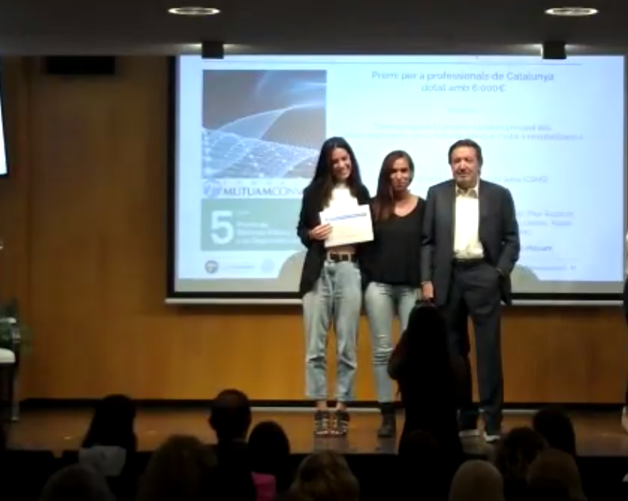 grupmutuam's tweet photo. El Premi a professionals és per al treball "Sobrecàrrega de la persona cuidadora principal dels usuaris dependents com a motiu de rebuig al trasllat a Hospitalització a Domicili" de l'Equip investigador de la Corporació de Salut del Maresme i la Selva. https://t.co/Xt02OjeKWe