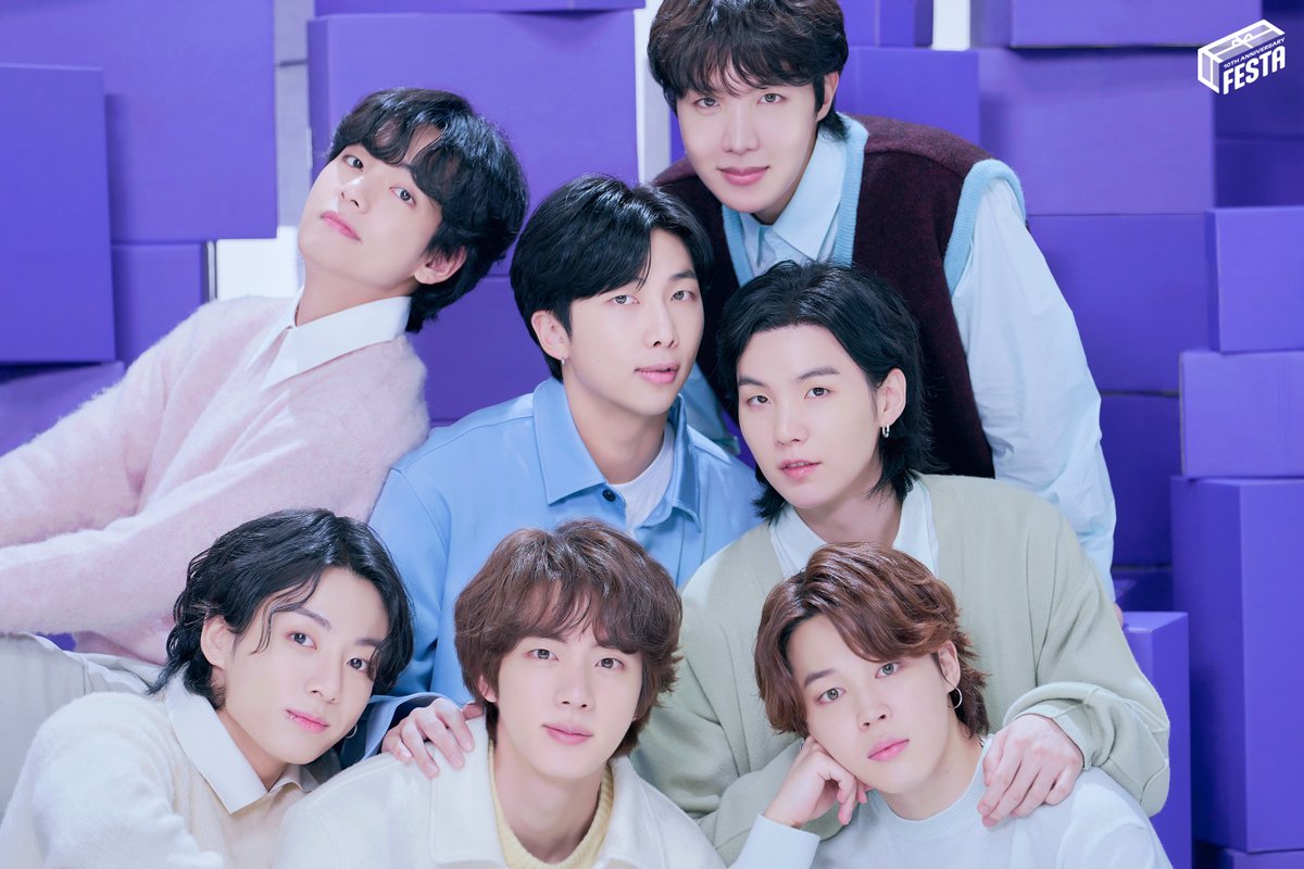 เนื่องในโอกาสการต่อสัญญาของ #BTS ต้นสังกัด <a href="/BIGHIT_MUSIC/">BIGHIT MUSIC</a> จะบริจาคเงิน 1,000 ล้านวอนแก่องค์การ <a href="/unicefkorea/">유니세프한국위원회</a> แทนคำขอบคุณแก่ <a href="/BTS_twt/">방탄소년단</a> และ #BTSARMY 

* บริจาค 10억 เนื่องจากปีนี้ #BTS ครบรอบ 10 ปี
** 1억 = 100 ล้าน → ₩10억 = ₩1,000 ล้าน = ฿27.2 ล้าน

v.daum.net/v/202309201804…